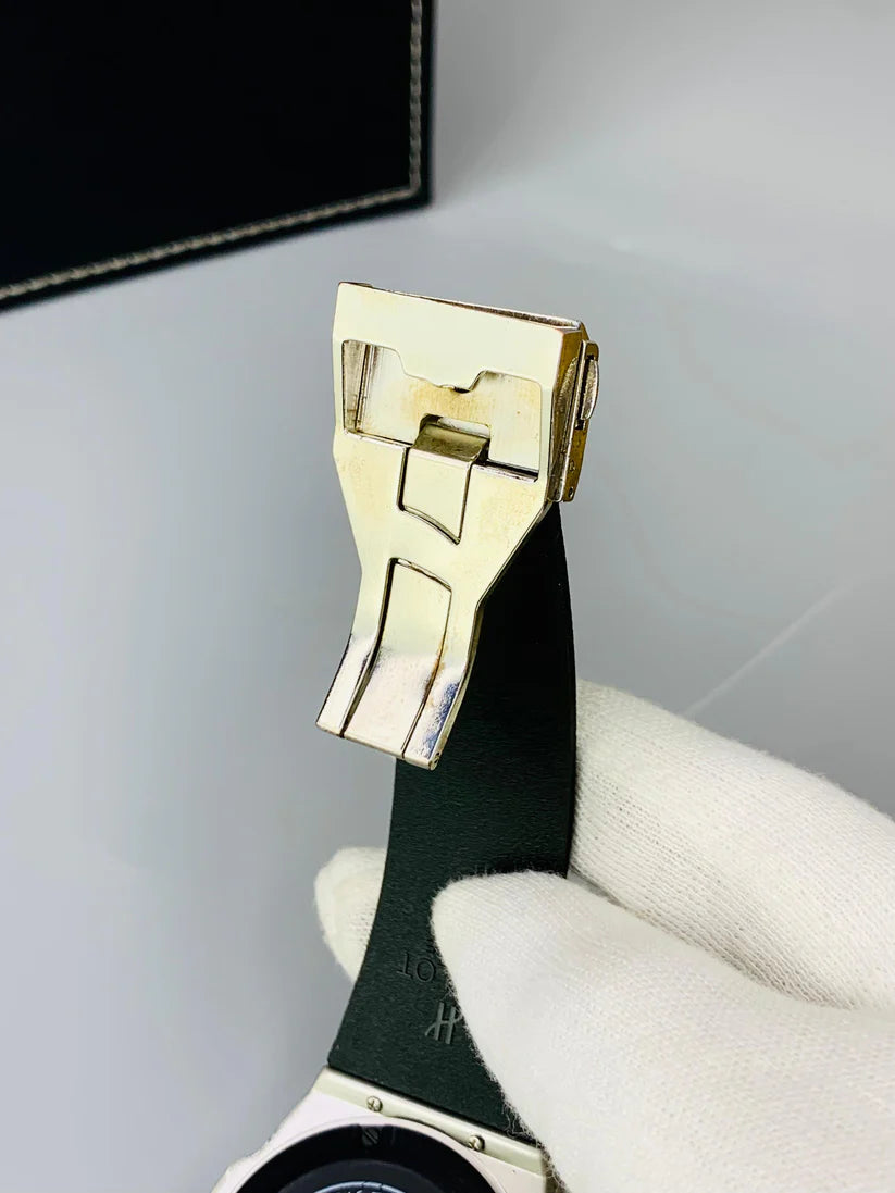 Chronograph Design Watch for Men with Master Lock